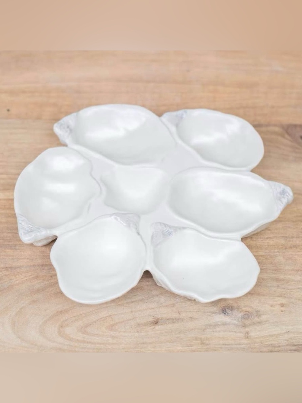 Pearlescent oyster plate